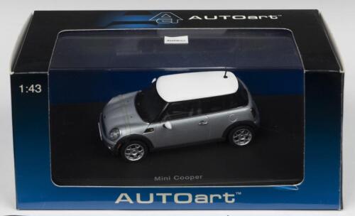 MINI COOPER: An AUTOART 1:43 scale 2006 Mini Cooper in Sparkling Silver Metallic/White Roof