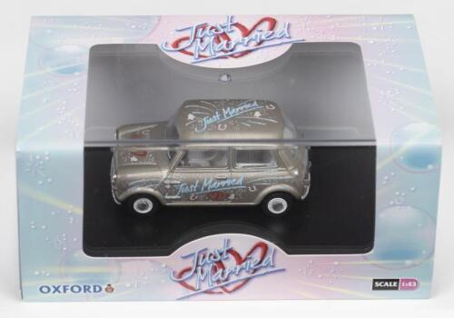 MINI: A OXFORD 1:43 scale Mini in 'Just Married' livery (MIN016). Metallic silver with 'Just Married' decals