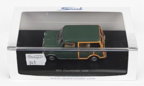 MINI COUNTRYMAN: A spark 1:43 scale 1969 Mini Countryman (S1514). Green body with wood panelling