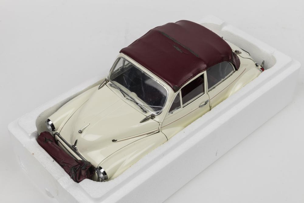 MORRIS MINOR: A Limited Edition 1:12 scale Sun Star 1956 Morris