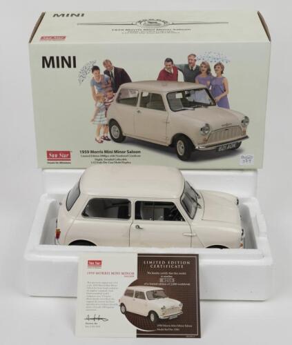 MORRIS MINOR: A Limited Edition 1:12 scale Sun Star 1959 Morris Mini Minor Saloon (Item no. 5301). Limited Edition of 2,000 worldwide, numbered '0216'