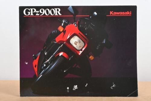 KAWASAKI: A full colour foldout Kawasaki GPz900R model brochure, French text