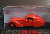 BUGATTI: Three Bugatti 1:43 scale models by RIO. Bugatti T50 Coupe 1932 (48), Bugatti Royale Torpedo (94) & Bugatti 57 SC Atlantic 1938 (SL009) - 2