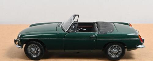 MG: A 1:18 scale MGB MkI by Kyosho in British Racing Green